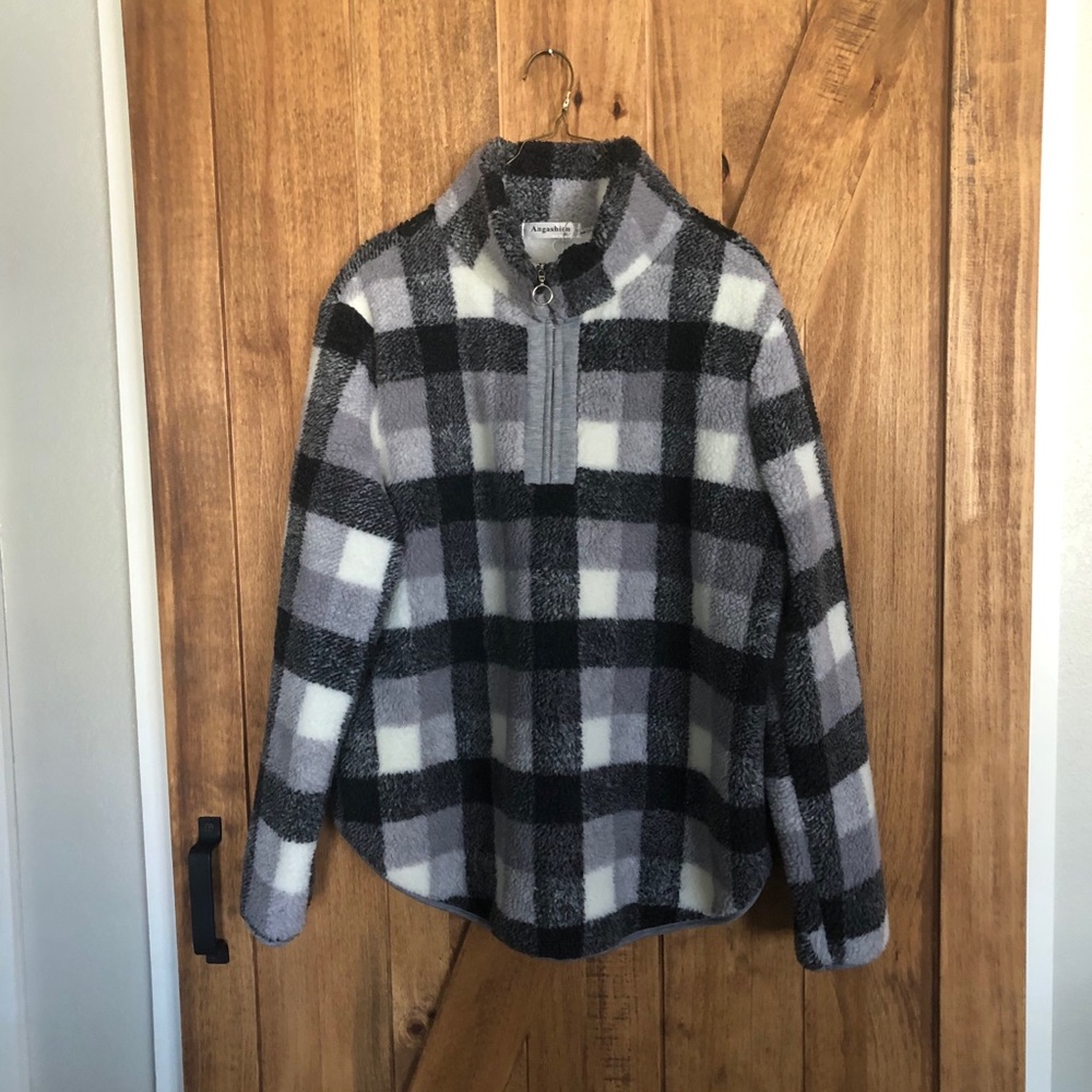 Buffalo plaid Fleece fluffy pullover.